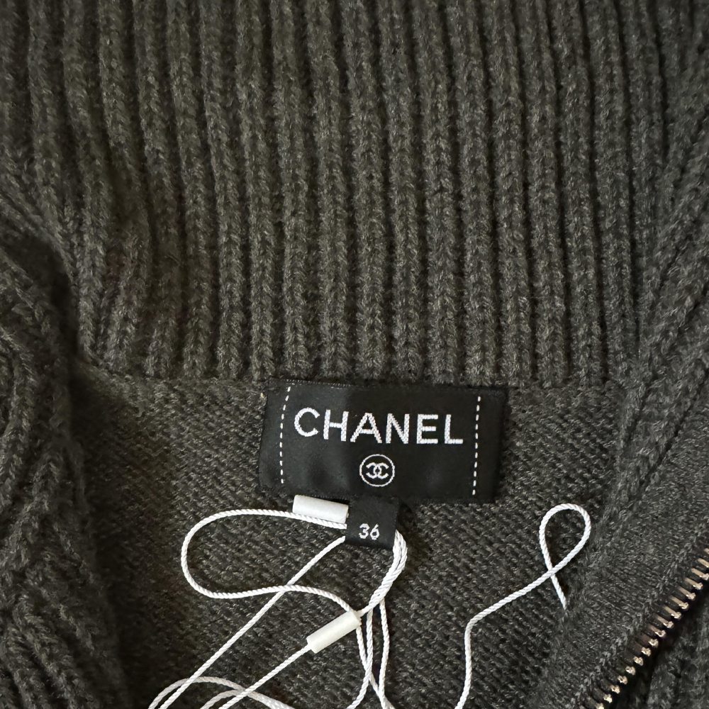 Details for (W) 香奈兒 24A 灰色開襟羊絨無袖上衣 P77533K11217NZA3436