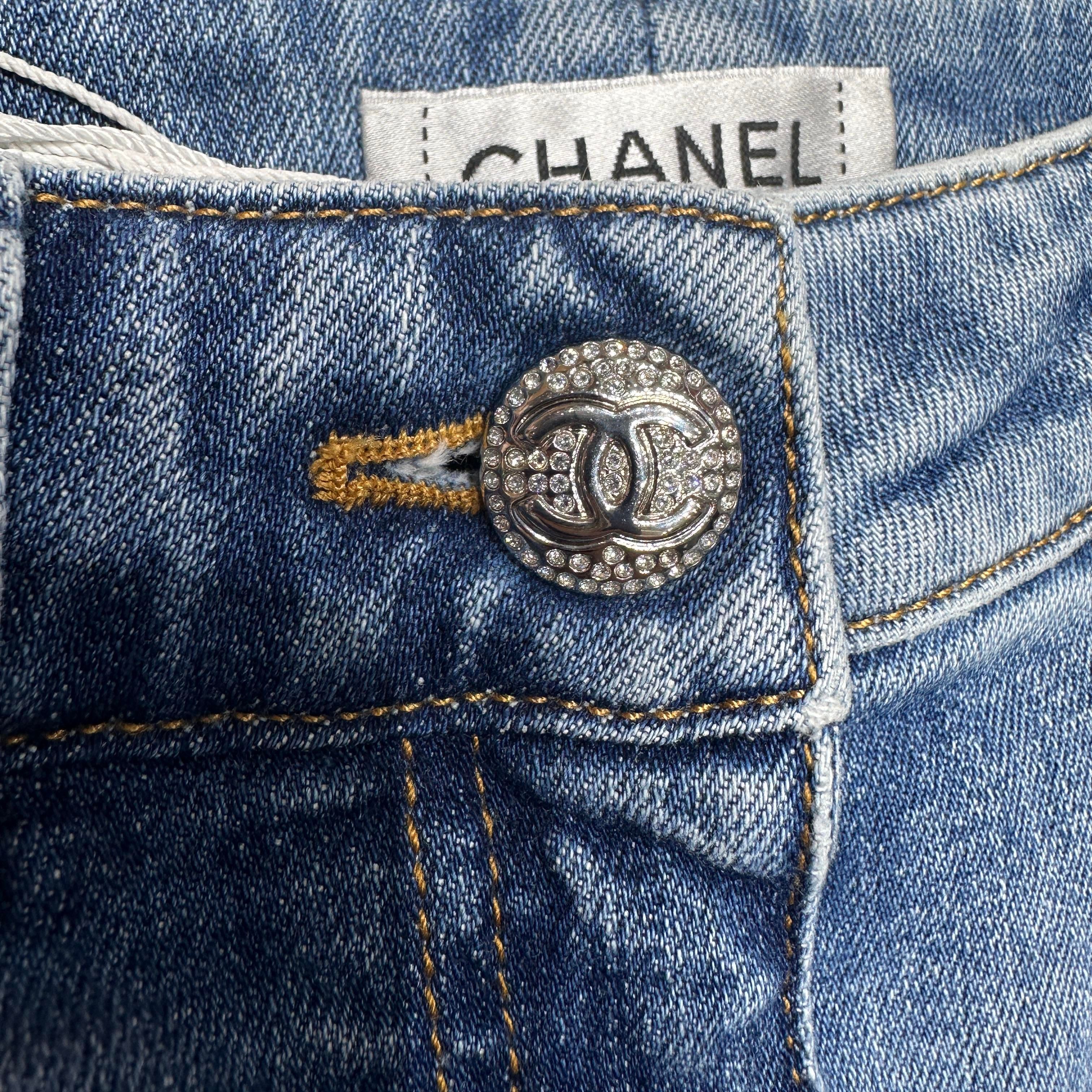 Shop (W) シャネル 24C ハイウエスト ブルー ストレートレッグ ジーンズ ジッパー付き P74543-V67391-NR561