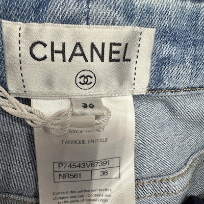 (Women) CHANEL 24C High-Waisted Blue Straight-Leg Jeans with Zipper Closure. P74543-V67391-NR561 Purchase (Women) CHANEL 24C High-Waisted Blue Straight-Leg Jeans with Zipper Closure. P74543-V67391-NR561