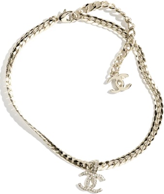 (W) Kalung Liontin CHANEL 24P Emas Double C Kristal Wanita. ABD109-B16035-NW025 Lookbook (W) Kalung Liontin CHANEL 24P Emas Double C Kristal Wanita. ABD109-B16035-NW025