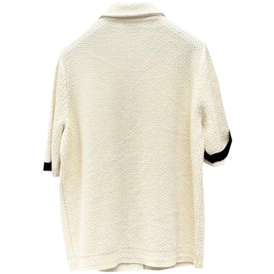 (W) CHANEL 24P Primavera Verano Cárdigan de Punto Beige con Ribete en Contraste. P76905-K11071-NV259 Lookbook (W) CHANEL 24P Primavera Verano Cárdigan de Punto Beige con Ribete en Contraste. P76905-K11071-NV259