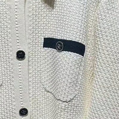 (W) CHANEL 24P Primavera Verano Cárdigan de Punto Beige con Ribete en Contraste. P76905-K11071-NV259 Sizing (W) CHANEL 24P Primavera Verano Cárdigan de Punto Beige con Ribete en Contraste. P76905-K11071-NV259