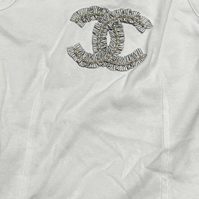 (Women) CHANEL 24P Spring Summer White Bow Logo Sleeveless Top. P76767-V64779-00100 Details for (Women) CHANEL 24P Spring Summer White Bow Logo Sleeveless Top. P76767-V64779-00100