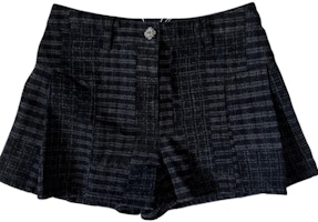 (Women) CHANEL 24SS Black Plaid Button Pleated Denim Shorts Casual Style. P77604-V69616-NZ728 (Women) CHANEL 24SS Black Plaid Button Pleated Denim Shorts Casual Style. P77604-V69616-NZ728