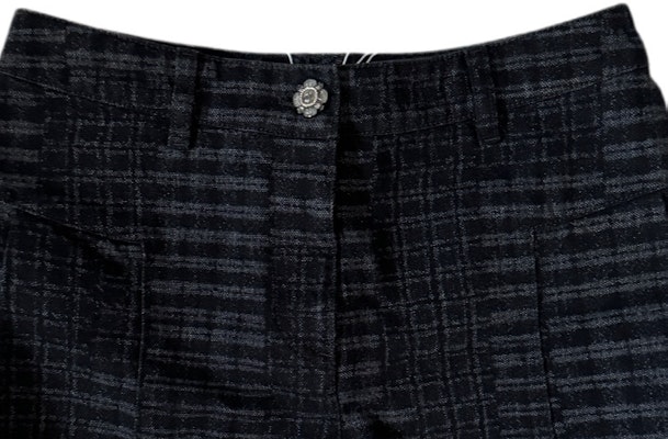 (Women) CHANEL 24SS Black Plaid Button Pleated Denim Shorts Casual Style. P77604-V69616-NZ728 Lookbook (Women) CHANEL 24SS Black Plaid Button Pleated Denim Shorts Casual Style. P77604-V69616-NZ728