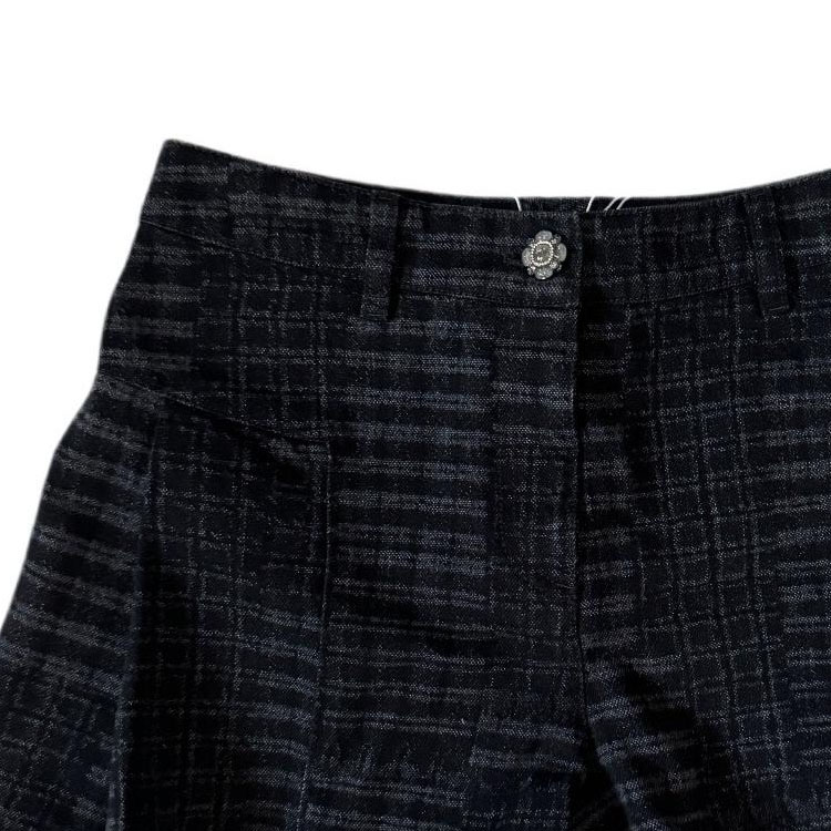 Shop (W) シャネル 24SS ブラック チェック ボタン プリーツ デニム ショーツ カジュアルスタイル。 P77604-V69616-NZ728