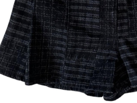 (Women) CHANEL 24SS Black Plaid Button Pleated Denim Shorts Casual Style. P77604-V69616-NZ728 Sizing (Women) CHANEL 24SS Black Plaid Button Pleated Denim Shorts Casual Style. P77604-V69616-NZ728