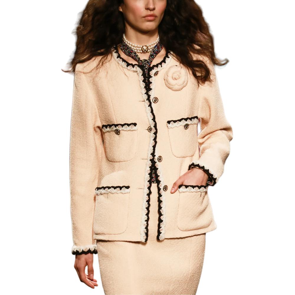 Lookbook (W) CHANEL 24SS Jaket Kancing Leher Bulat Kontras Warna Putih Tua P77700-V69436-NY803