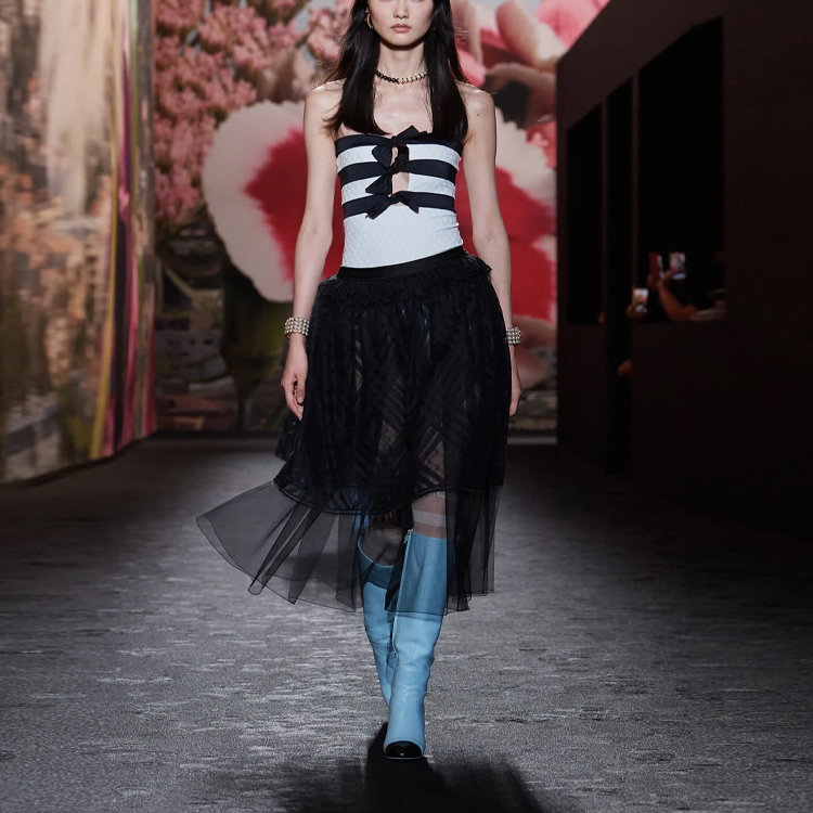 Lookbook (W) シャネル ブラック＆ホワイト ストライプ レース付きワンピース水着. P76805-V68953-00100