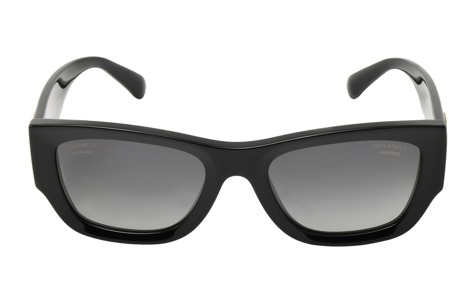 Lookbook (W) CHANEL Cermin Mata Hitam Klasik Logo Double C Tidak Simetri. CH5507-C622S8