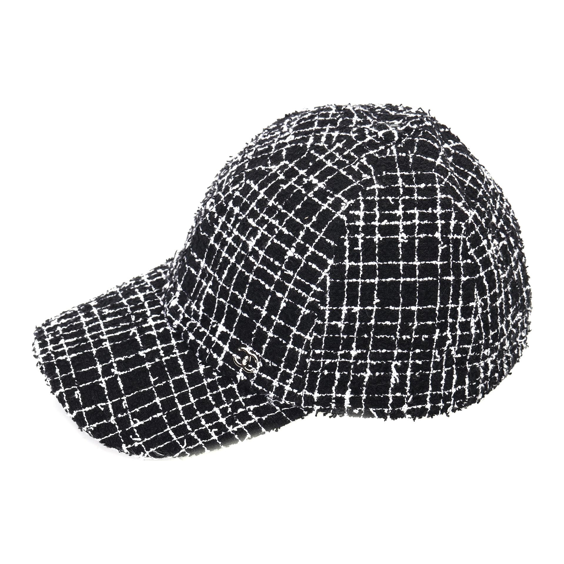 (Women) CHANEL  Black Duckbill Cap with Tweed Accents Cotton Blend. AA9468B14139