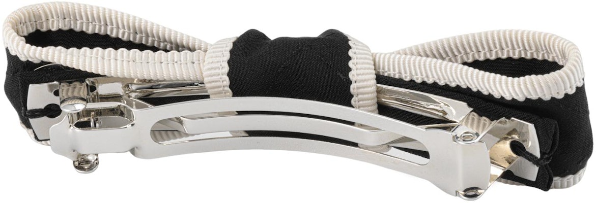 (W) 샤넬 블랙 실크 헤어 클립 시그니처 로고 디자인. AA9921 B16068 NW147 Lookbook (W) 샤넬 블랙 실크 헤어 클립 시그니처 로고 디자인. AA9921 B16068 NW147