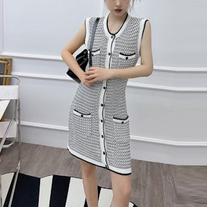 (W) 香奈儿黑色无袖拼色设计休闲连衣裙。 P72236-K10377-NH383 Shop (W) 香奈儿黑色无袖拼色设计休闲连衣裙。 P72236-K10377-NH383