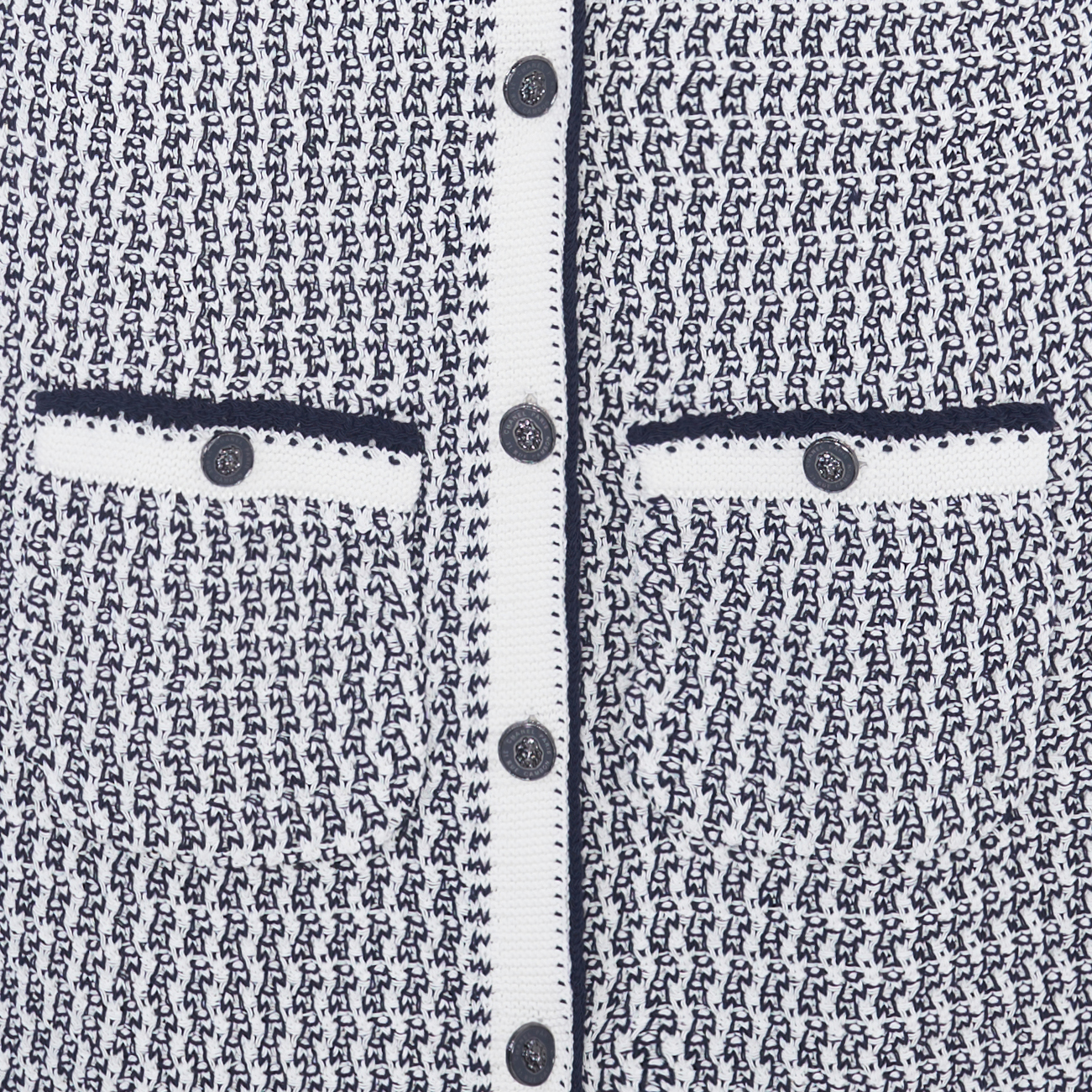 Details for (W) CHANEL Dress Hitam Tanpa Lengan dengan Desain Colorblock Casual. P72236-K10377-NH383