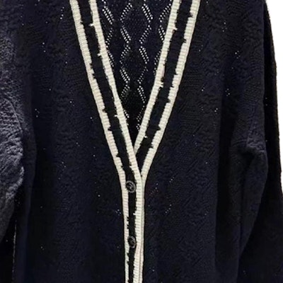 (W) Cárdigan Chanel de Cachemira Negro a Rayas con Cuello en V y Manga Larga. P72086-K10339-N9734 Shop (W) Cárdigan Chanel de Cachemira Negro a Rayas con Cuello en V y Manga Larga. P72086-K10339-N9734
