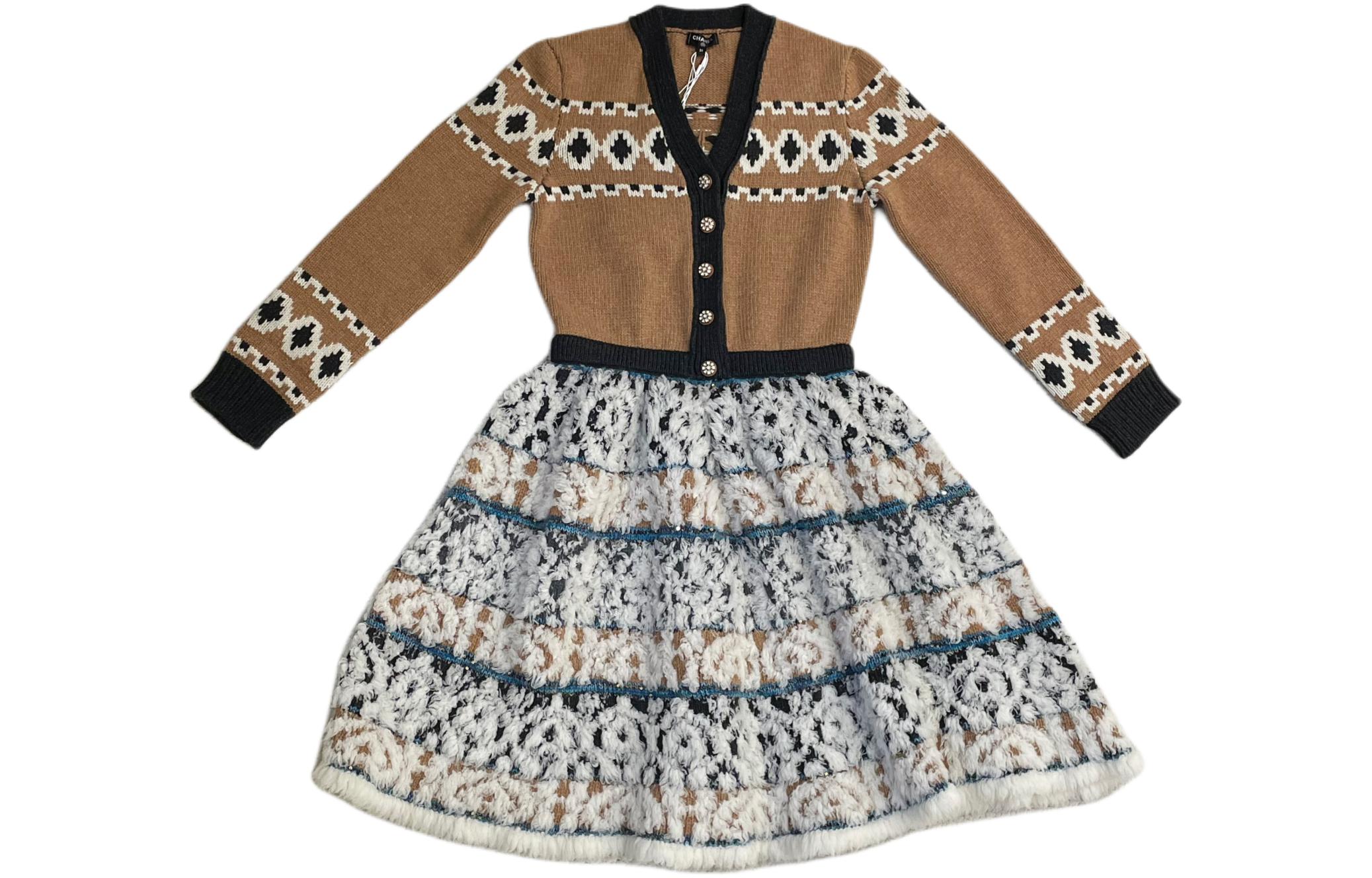 (Women) CHANEL  Brown Knit V-Neck Long Sleeve Button-Down Dress. P62541-K48057-MH277