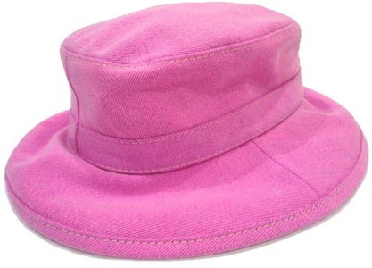 (W) Sombrero Bucket Casual CHANEL con Logo Bordado. AA7574B05775NC583 Lookbook (W) Sombrero Bucket Casual CHANEL con Logo Bordado. AA7574B05775NC583