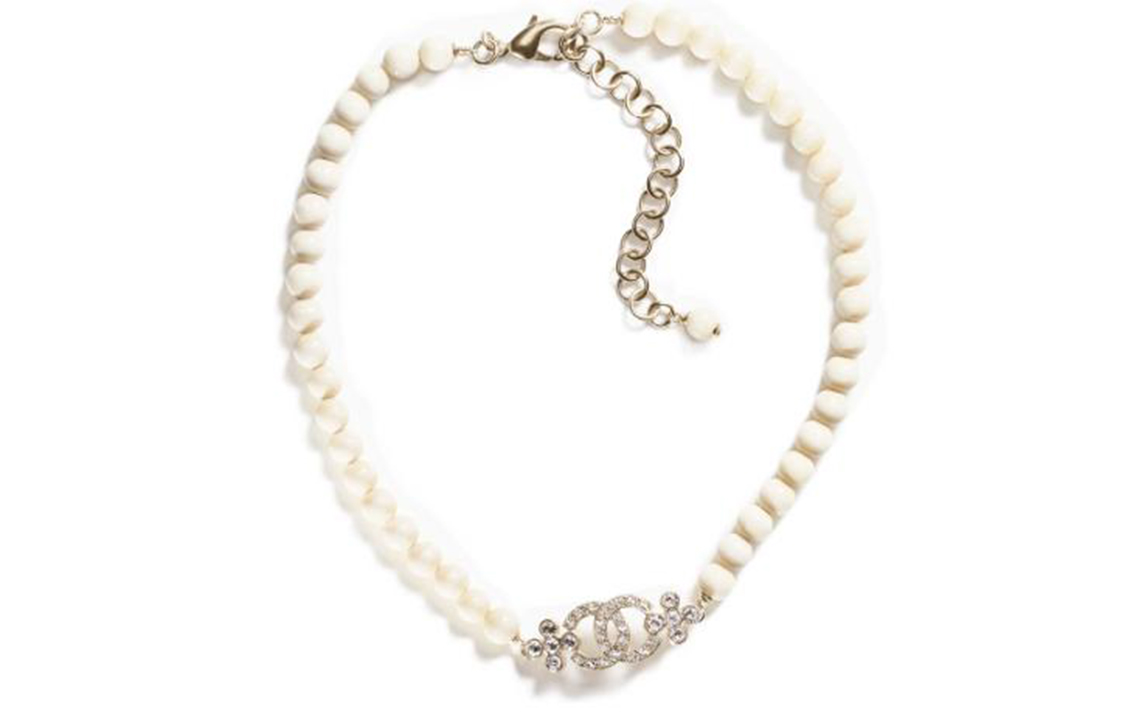 (Women) CHANEL  CC Logo White Metallic Pendant Necklace. ABB293-B13554-NQ108