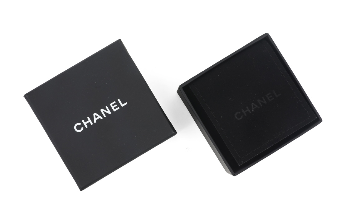 (Women) CHANEL  Classic Double C Logo Star Hollow Pearl Stud Earrings Silver AB7352-B06966-NF805 圖 5