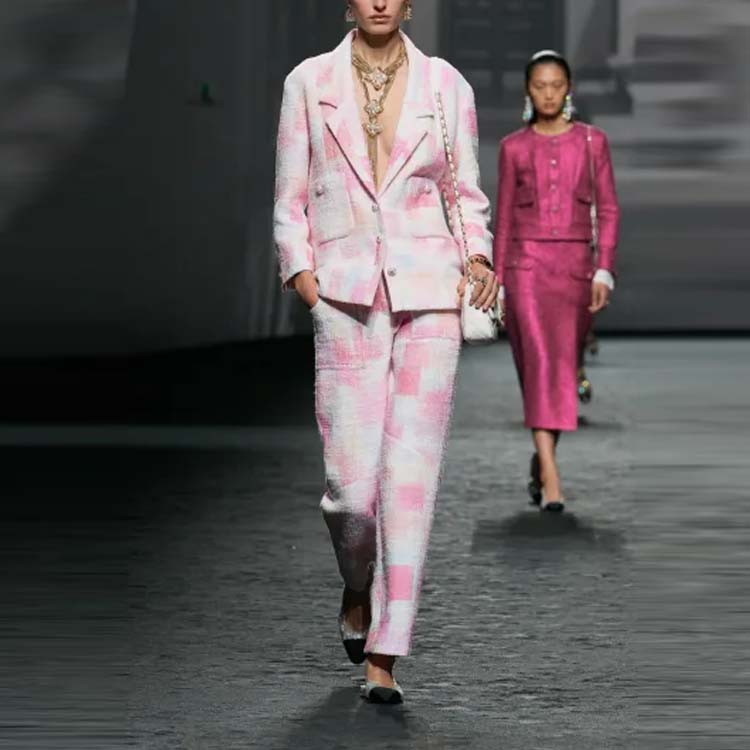 Lookbook (W) CHANEL Blazer Cetak Warna-Blok Single-Breasted Fitted P74818-V66232-NN292