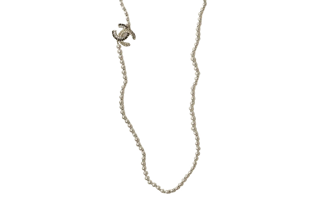 (Women) CHANEL  Elegant Stylish Versatile Necklace - White AB9084-B08629-NJ194