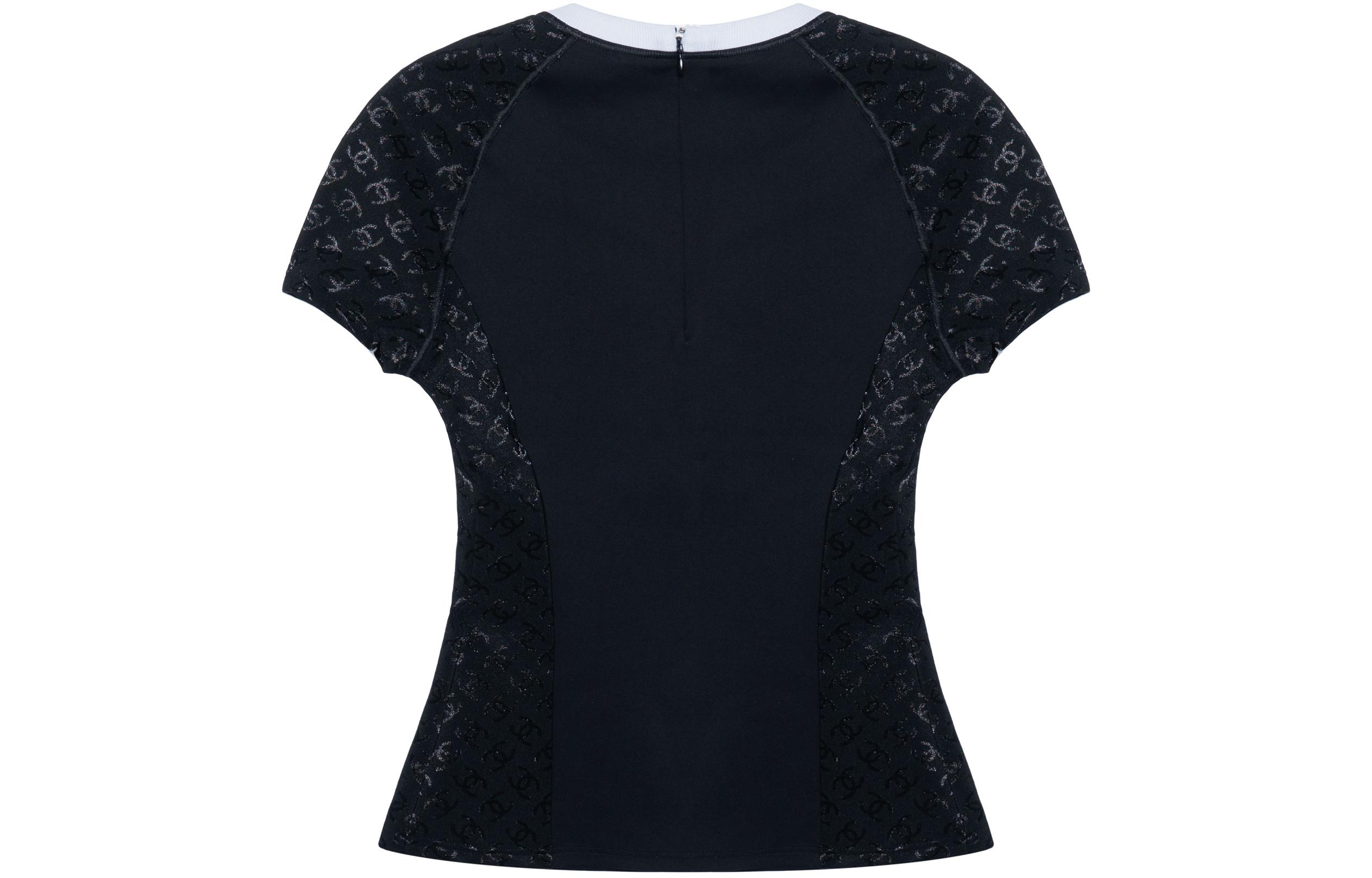 Shop (W) シャネル グラフィックプリント スリムフィット ラグランスリーブ クルーネックTシャツ P76414-V47504-NT733