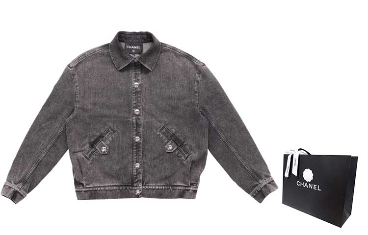 Shop (W) Chaqueta de mezclilla gris CHANEL - Colección Primavera Verano 23C. 23C-P74033-V65658-NL656