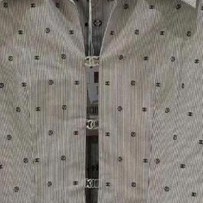 (Women) CHANEL Logo Graphic Short-Sleeve Shirt Gray P76758-V63866-M9999 Details for (Women) CHANEL Logo Graphic Short-Sleeve Shirt Gray P76758-V63866-M9999