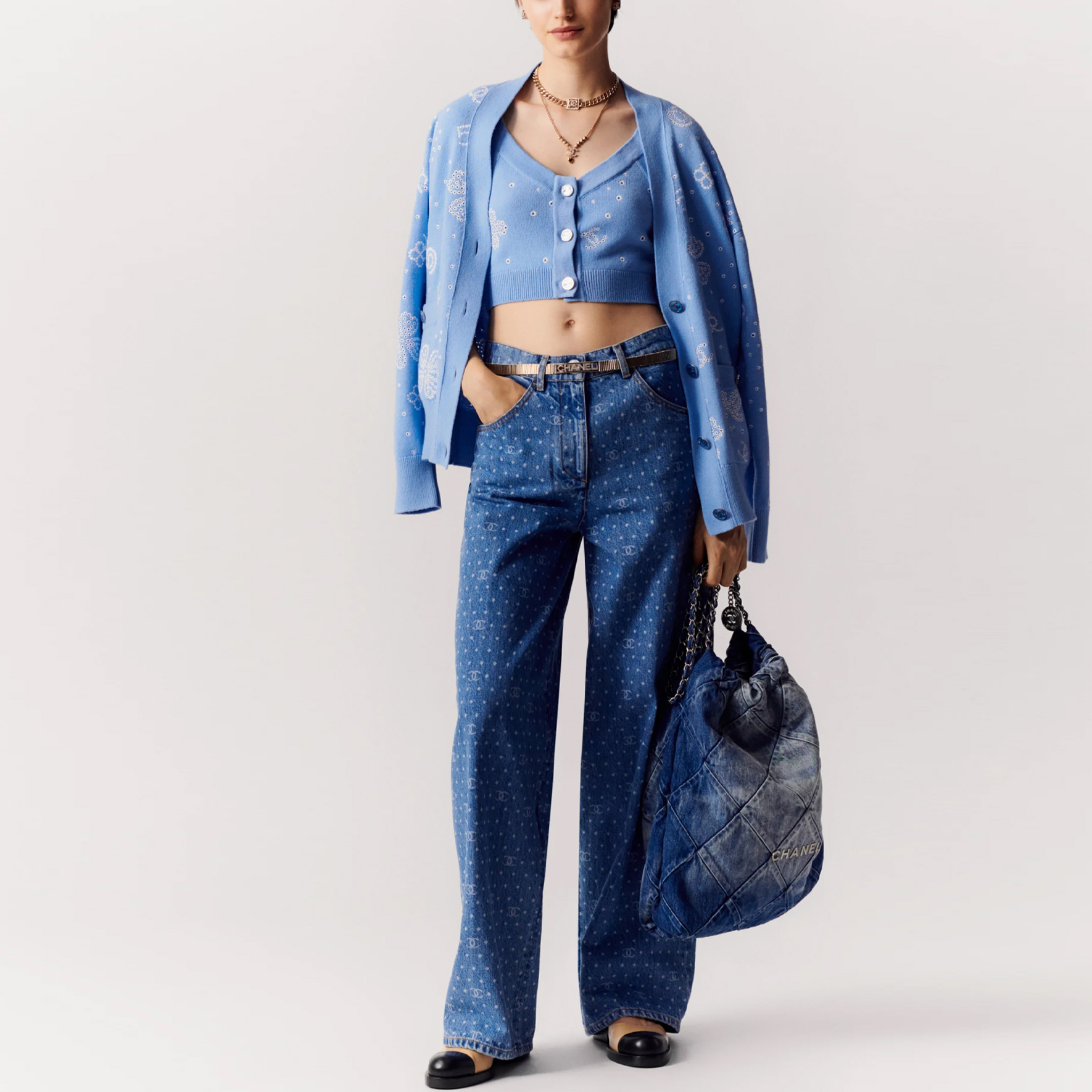 Shop (W) シャネル スプリング2023 ロゴプリント ホローボタン タンクトップ ライトブルー P74643-K10710-NM911