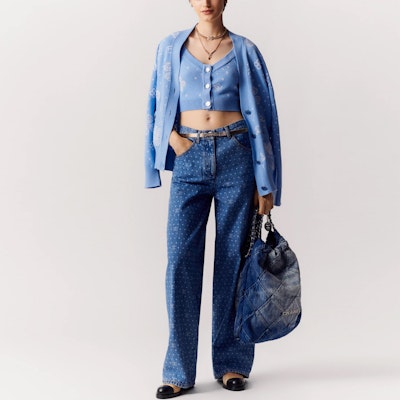 (W) CHANEL 春季2023標誌印花鏤空鈕扣背心 淺藍色 P74643-K10710-NM911 Shop (W) CHANEL 春季2023標誌印花鏤空鈕扣背心 淺藍色 P74643-K10710-NM911