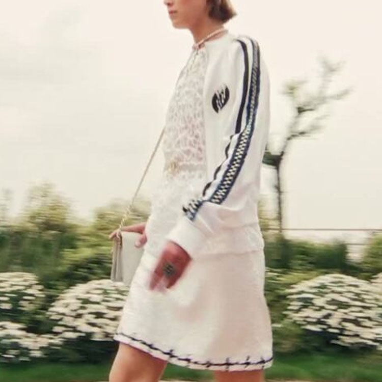 Shop (W) Chaqueta de manga larga con rayas y logo blanco CHANEL - Primavera/Verano 2023. P74166-K10645-NL943