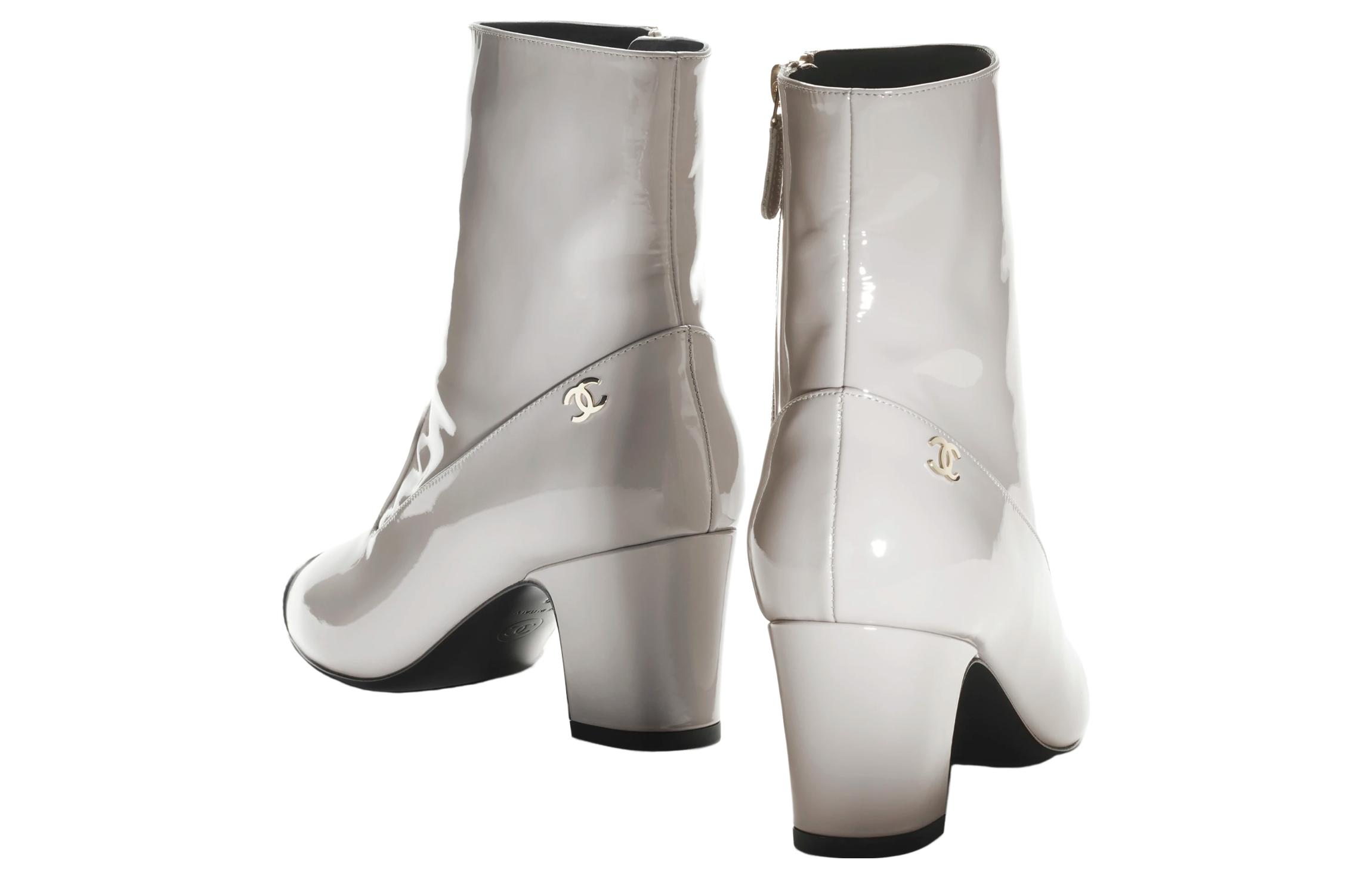 (W) Chanel Ankle Boots 'Light Grey Patent Leather' 圖 4