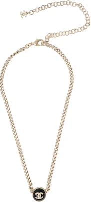 (W) Collar CHANEL Negro con Botón Dorado y Diamantes para Mujer. AB7802-B07472-NG629 Lookbook (W) Collar CHANEL Negro con Botón Dorado y Diamantes para Mujer. AB7802-B07472-NG629