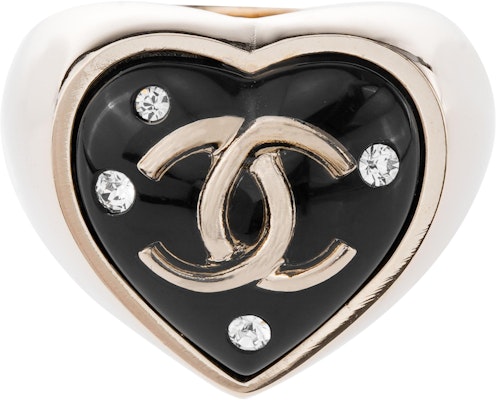 (W) Cincin Lebar Logam Hati Hitam CHANEL untuk Wanita - Hitam. AB9373B09080NK21250 Order (W) Cincin Lebar Logam Hati Hitam CHANEL untuk Wanita - Hitam. AB9373B09080NK21250