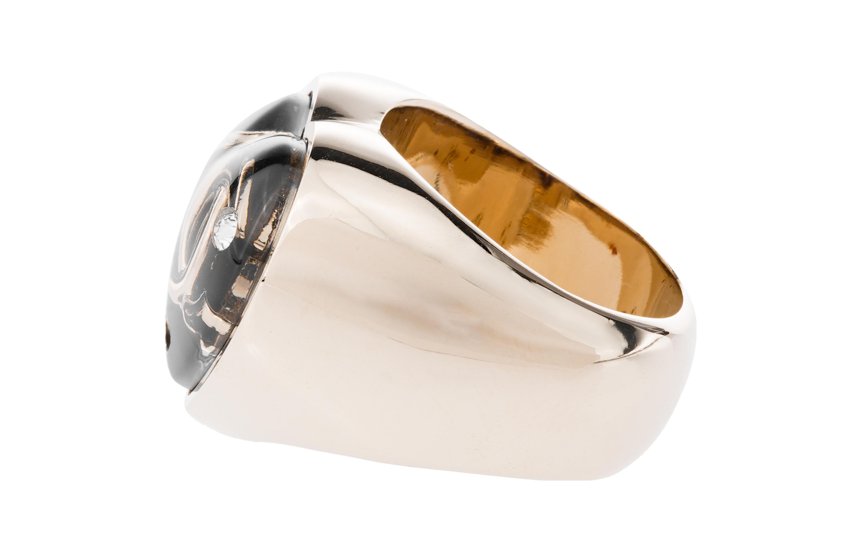 Lookbook (W) Cincin Lebar Logam Hati Hitam CHANEL untuk Wanita - Hitam. AB9373B09080NK21250