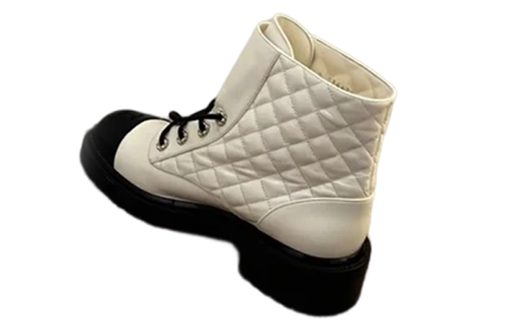 Lookbook (W) 香奈儿小牛皮系带“米色马丁靴” G36424-X56231-K3012