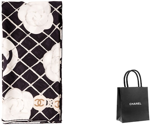 (W) CHANEL Selendang Sutera Quilted Camellia Wanita Hitam Putih. A39577-X10321-94305-35OR Purchase (W) CHANEL Selendang Sutera Quilted Camellia Wanita Hitam Putih. A39577-X10321-94305-35OR