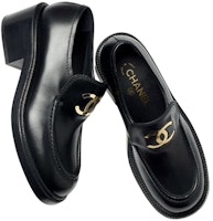 CHANEL香奈兒 皮革 徽章 粗跟 高筒鞋 女款 黑色 Shop CHANEL香奈兒 皮革 徽章 粗跟 高筒鞋 女款 黑色