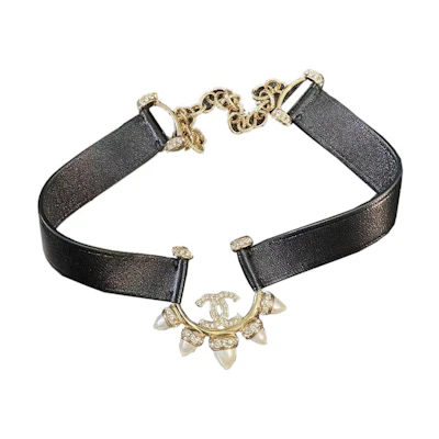 (Women) CHANEL CC Black Resins & Rhinestones Metal Lambskin Necklace Jewelry. AB7640-B07427-NG551