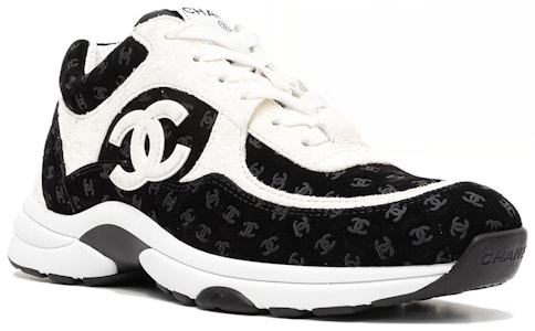 (W) 샤넬 CC 엠보 로고 블랙 화이트 스웨이드 G39230-X56689-K4718 Lookbook (W) 샤넬 CC 엠보 로고 블랙 화이트 스웨이드 G39230-X56689-K4718