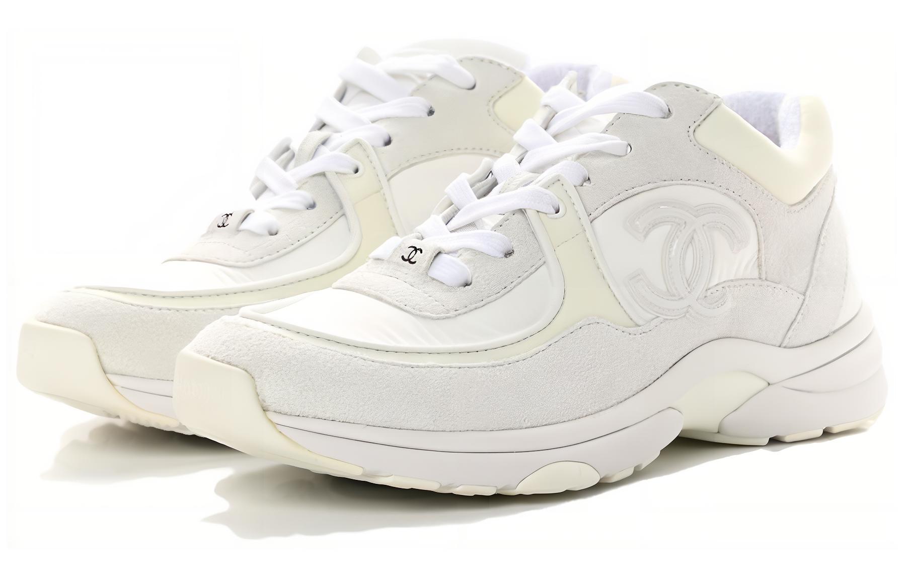 Lookbook (W) Sneakers Chanel CC Logo 'Putih' G34360-Y53536-0I259