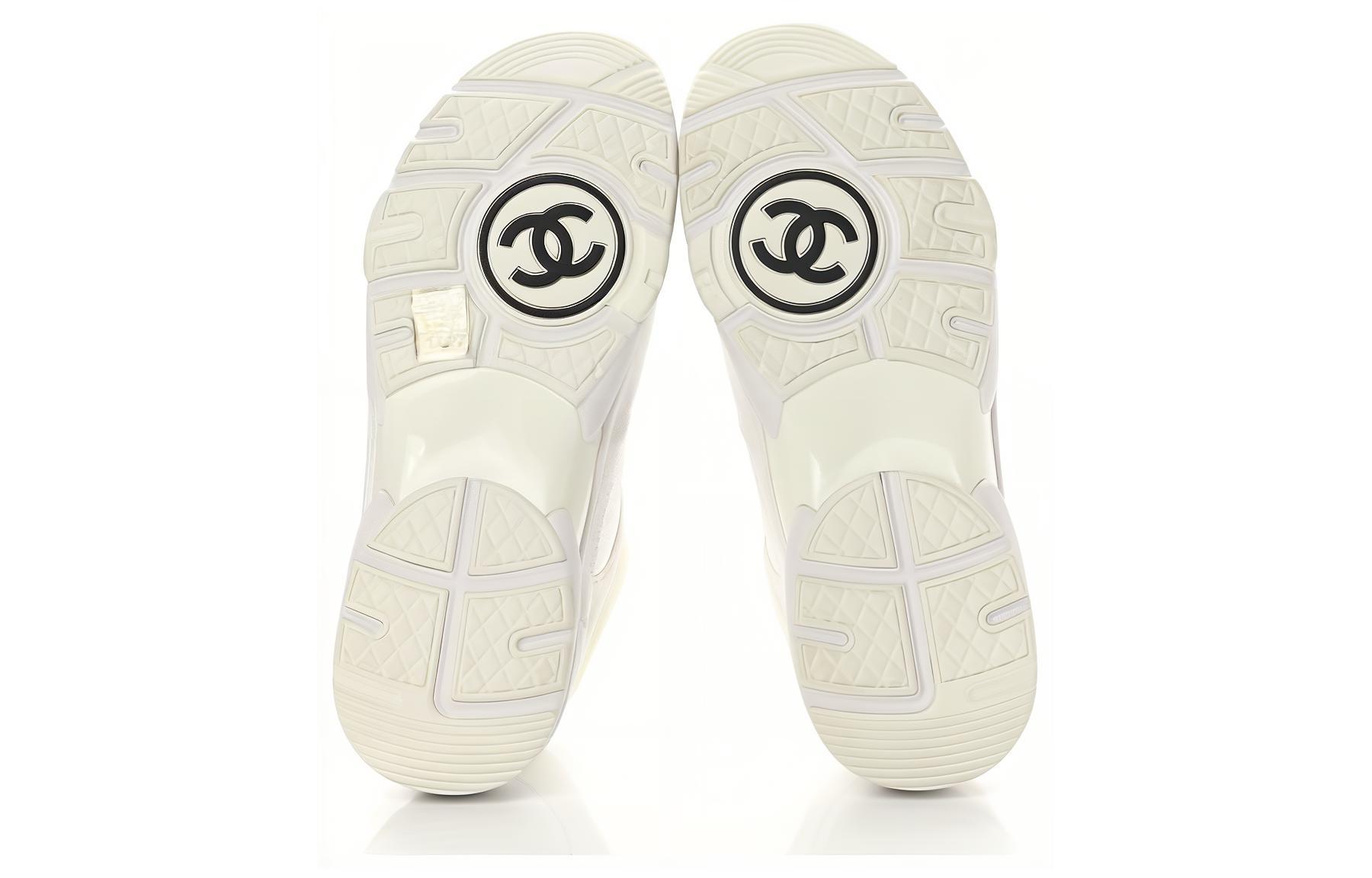 Details for (W) Sneakers Chanel CC Logo 'Putih' G34360-Y53536-0I259