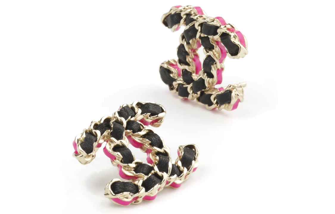 Lookbook (W) Anting Kulit CHANEL Classic Double C Hitam Emas ABB474-B14180-NR659