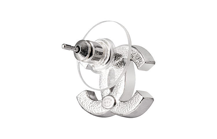 (Women) CHANEL Classic Double C Logo Fashion Earrings for Women - Silver. AB8981-B08690-NJ338 圖 4