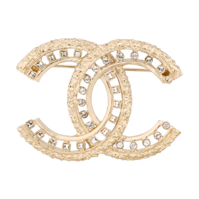 (Women) CHANEL Classic Double C Logo Hollow Metal Brooch for Women AB7765-B07443-NG585