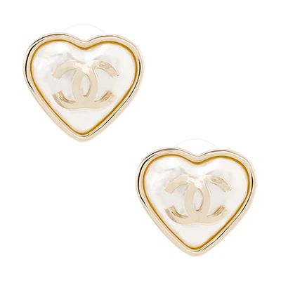 (Women) CHANEL Classic Double C Logo Vintage Heart-Shaped Gold Earrings for Women. AB7530-B07266-NG290