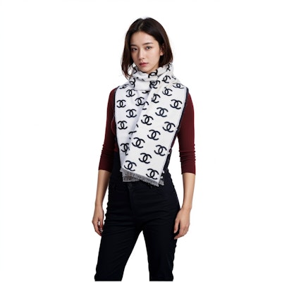 (W) CHANEL 經典雙C標誌羊毛羊絨圍巾 黑色 女士圍巾 AA7067B0403994305 Purchase (W) CHANEL 經典雙C標誌羊毛羊絨圍巾 黑色 女士圍巾 AA7067B0403994305