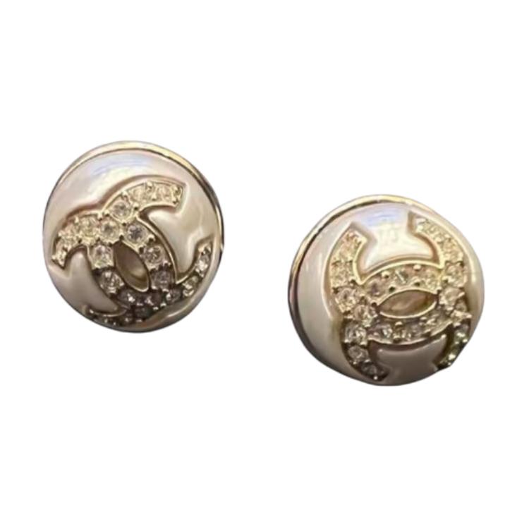 (Women) CHANEL Classic Double C Pearl Rhinestone Metal Earrings  White Large. AB8453-B08257-NI488