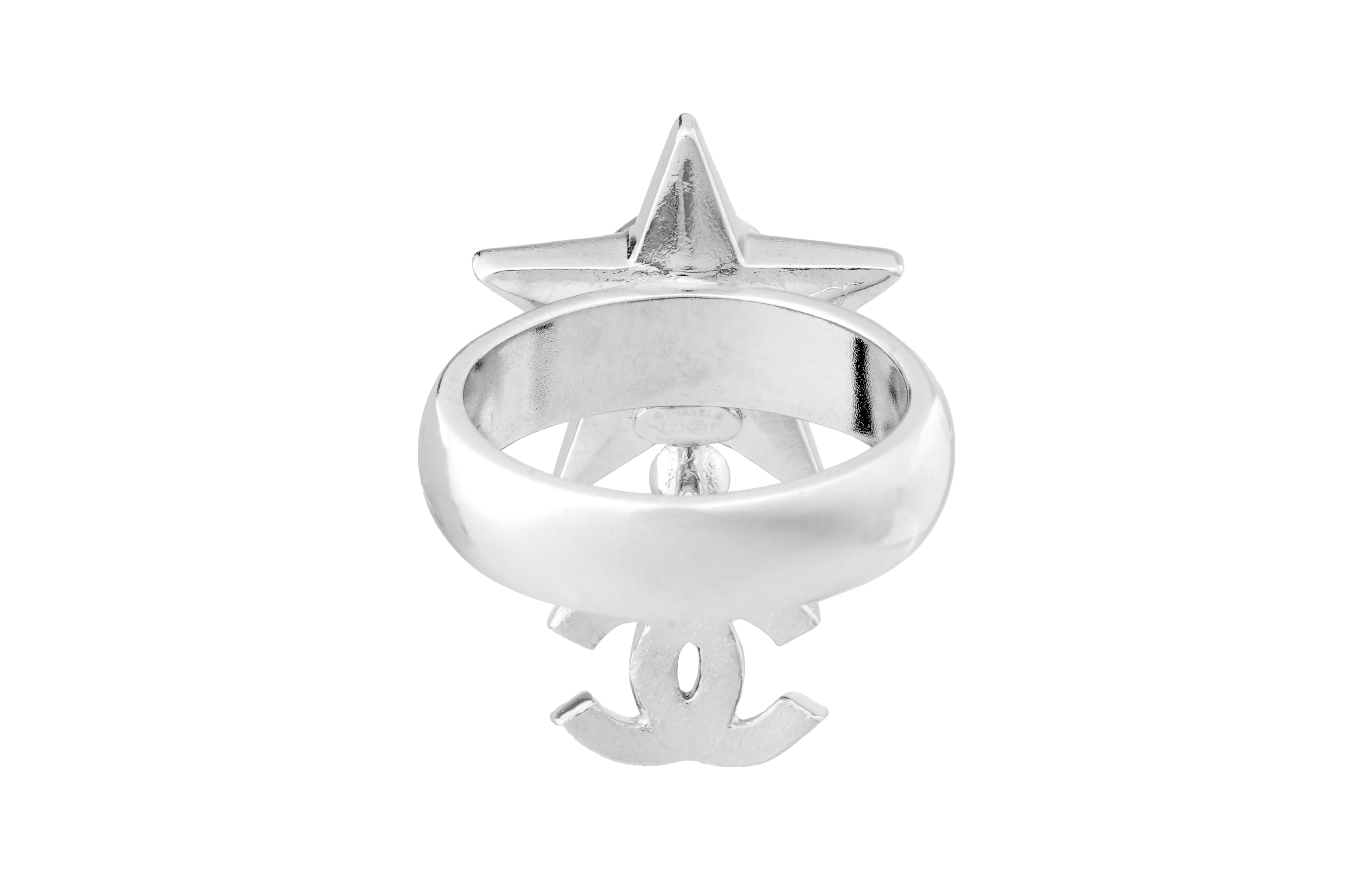 Shop (W) 샤넬 클래식 더블 C 펜던트 메탈 반지 여성용. AB2468-B010203-NK689