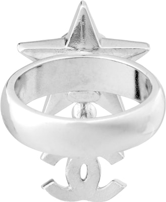 (W) 샤넬 클래식 더블 C 펜던트 메탈 반지 여성용. AB2468-B010203-NK689 Shop (W) 샤넬 클래식 더블 C 펜던트 메탈 반지 여성용. AB2468-B010203-NK689